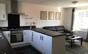 17 Aspen Road